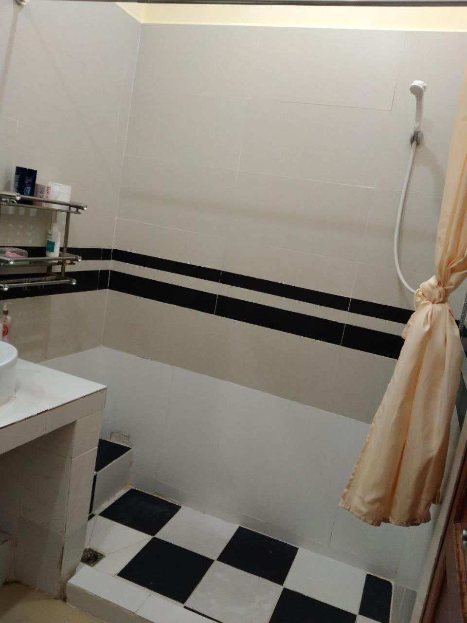 Room 12 - Studio In A Villa 5Mn Walk From The Royal Palace With Swimming Pool Phnom Penh Exteriör bild