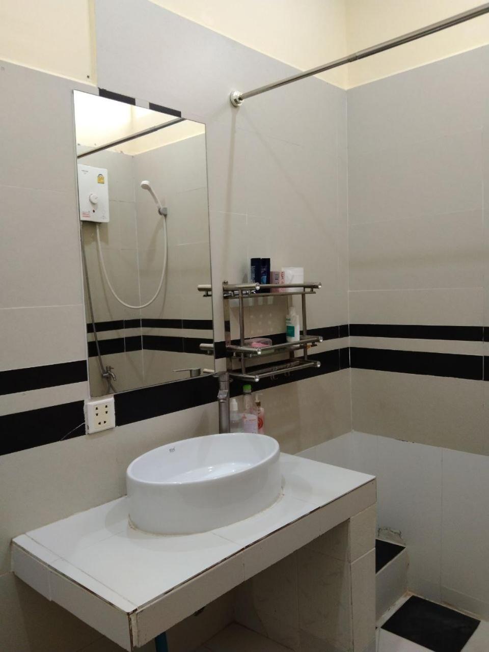 Room 12 - Studio In A Villa 5Mn Walk From The Royal Palace With Swimming Pool Phnom Penh Exteriör bild